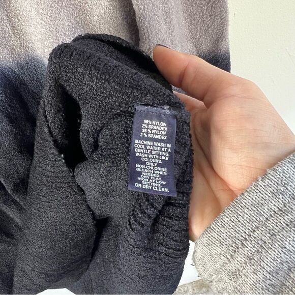 Blue by Saks Fifth Avenue Ombré Sweater size Medium | Blue and Gray - Picture 4 of 5